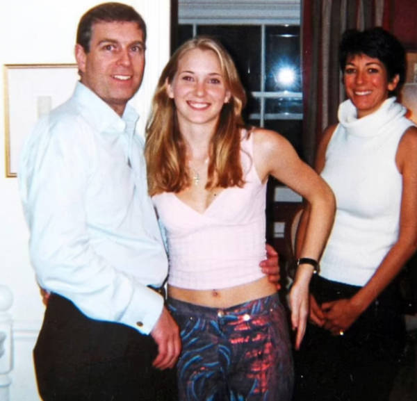 “安德鲁王子曾要求英国警方帮助抹黑爱泼斯坦案关键证人” -华闻时空