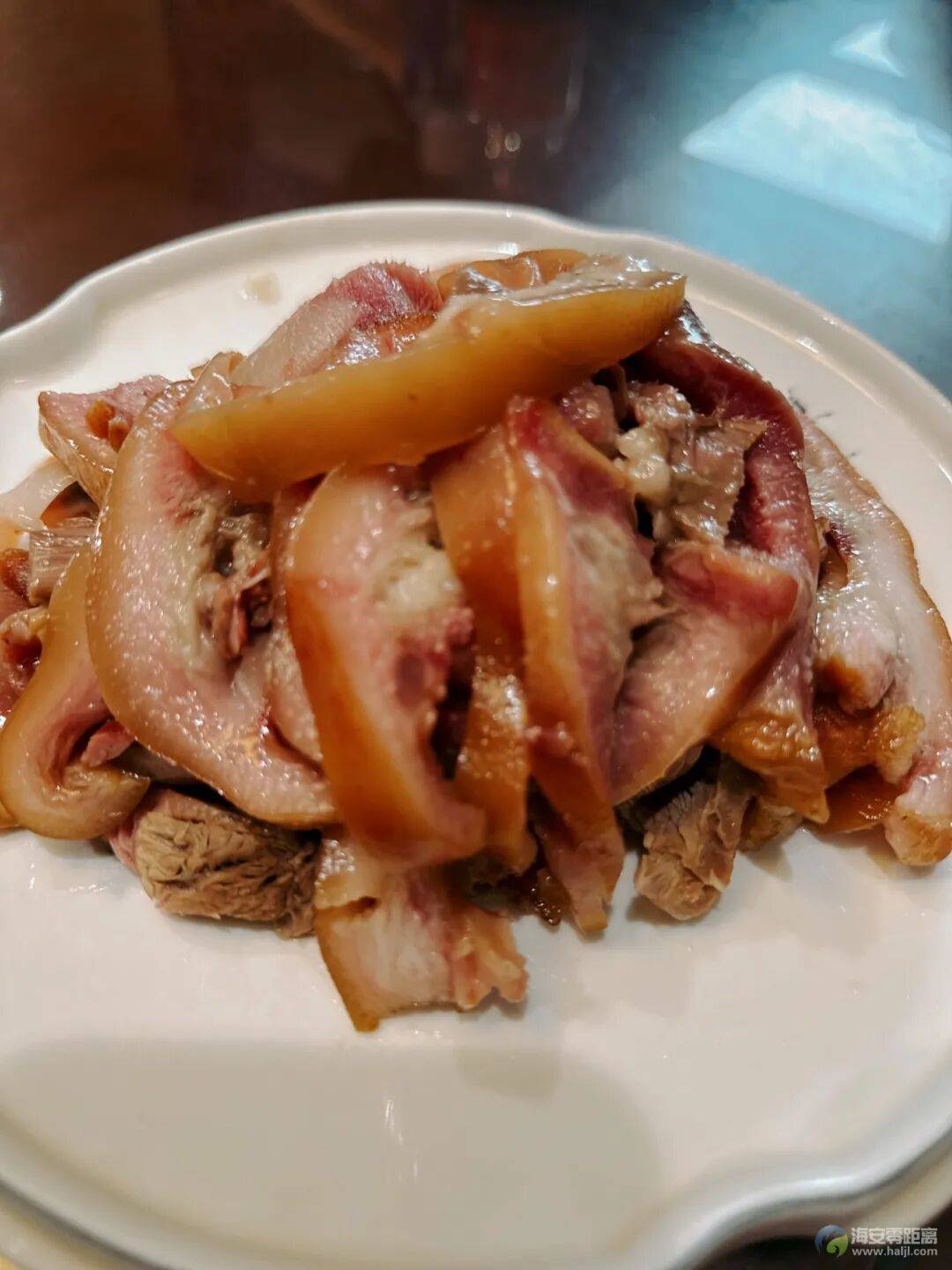 店家自己煮的猪头肉很烂入口即化