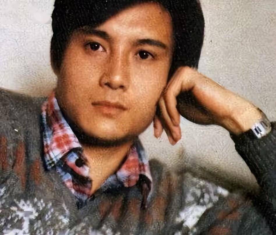 银幕小生王伯昭开小店,放下 "小白龙" 光环踏实度日,靠明星身份