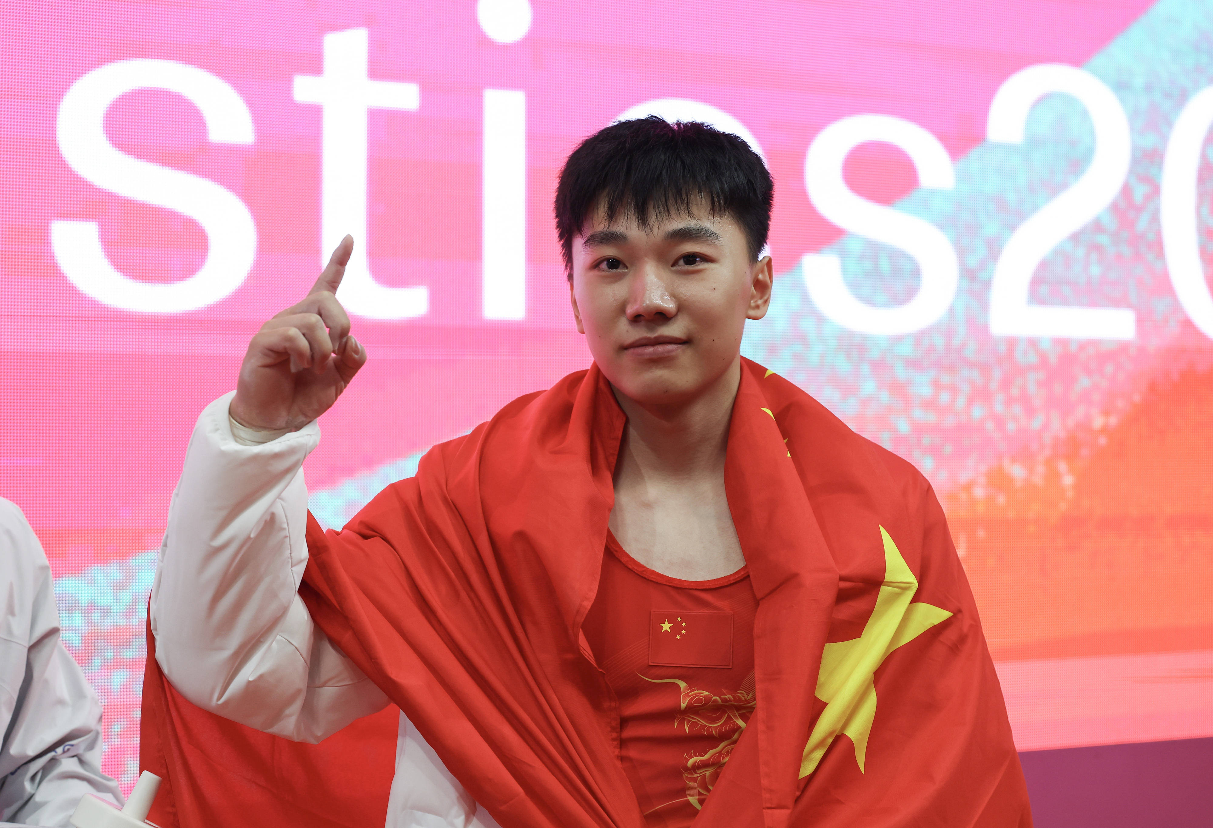 体操世锦赛：洪延明获男子鞍马冠军
