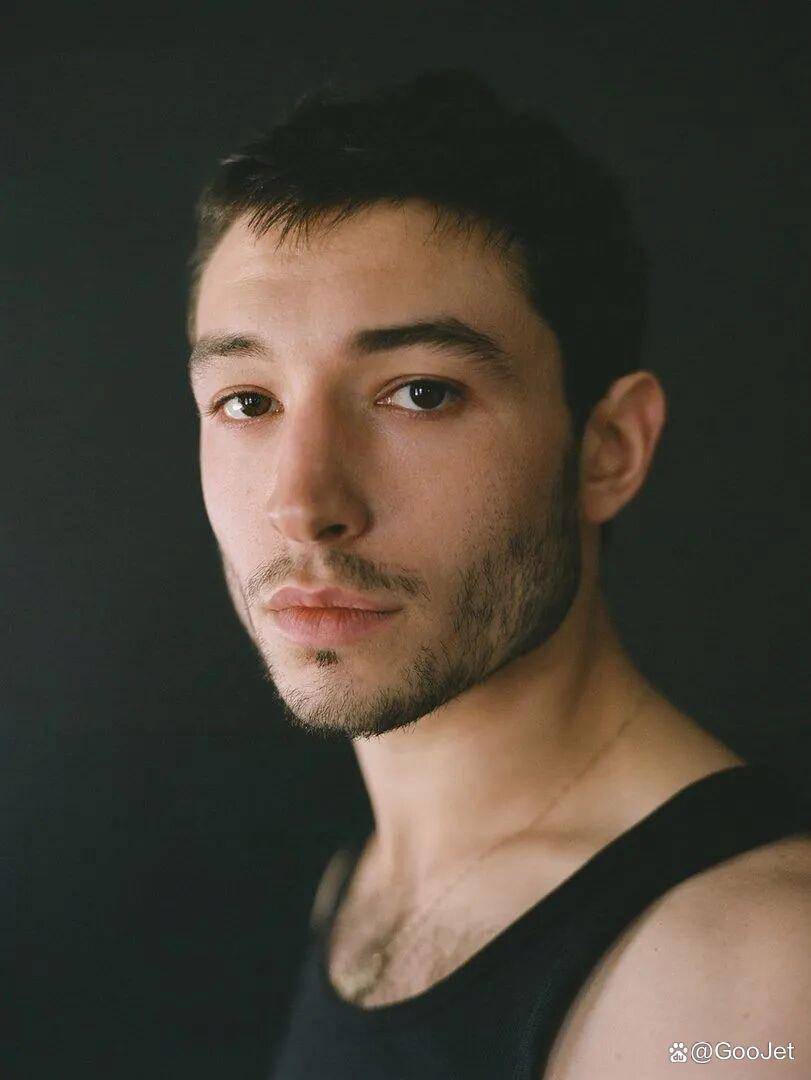 ezra miller 开始在欧洲电影节活动,劣迹艺人的终点!