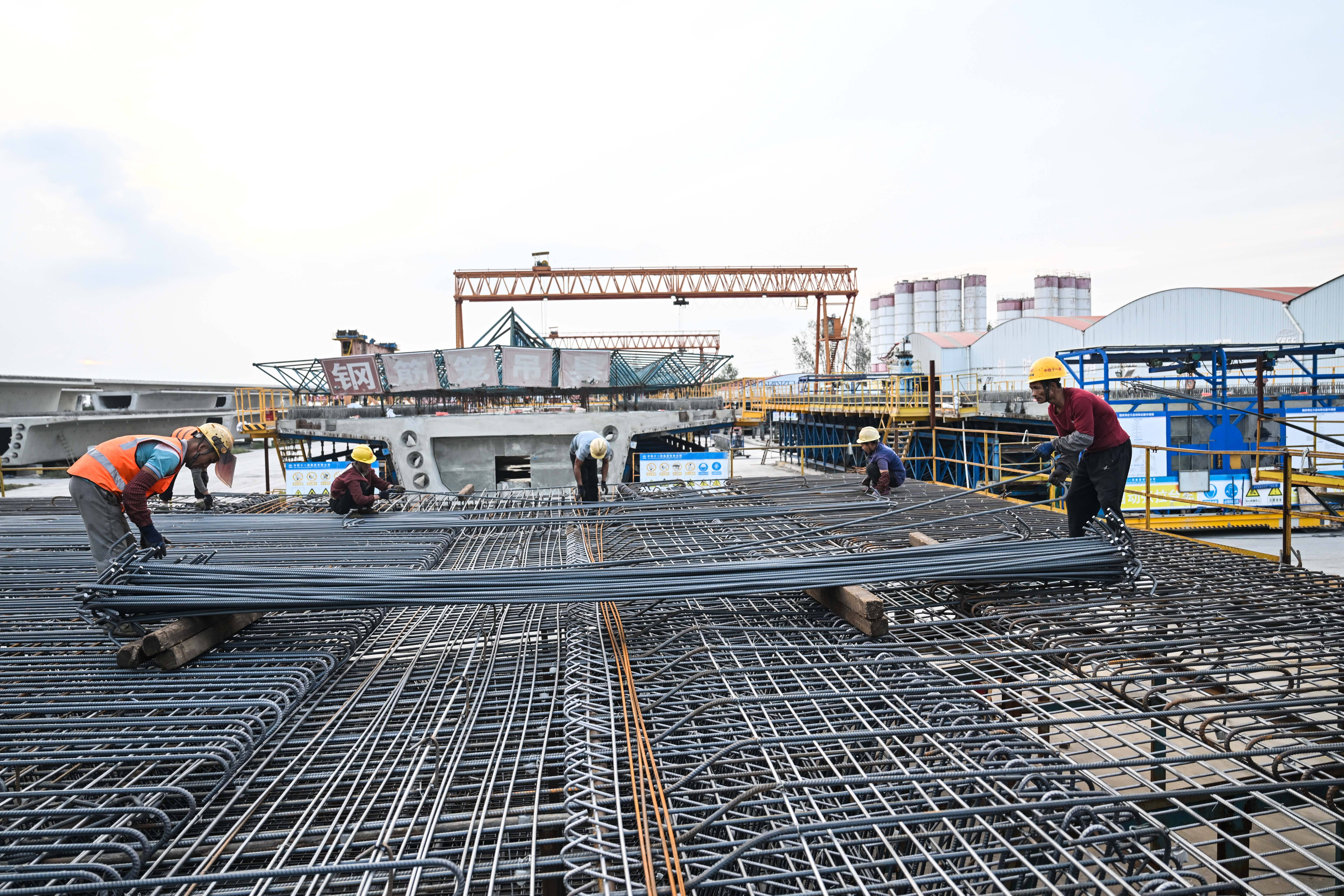 沪渝蓉高铁沪宁段箱梁预制忙