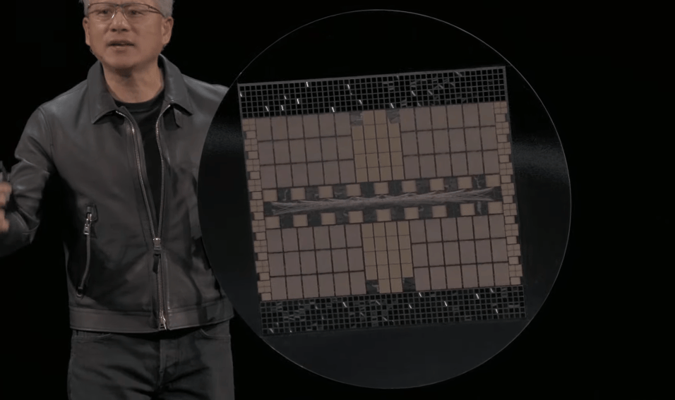 特朗普再批“无能”:美联储几个月后就换人!美股又创新高,黄仁勋发表最新演讲,英伟达市值一夜暴增1.6万亿元