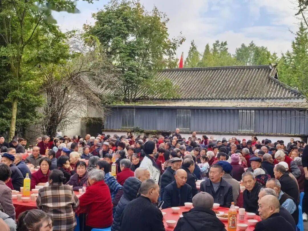 秋浓情更浓,皓首丹心暖