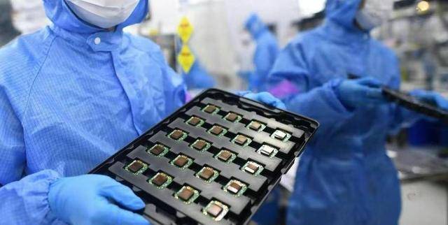 原创             北大天才朱佳迪，帮助美国攻克1nm芯片难题后，中国出现奇怪现象