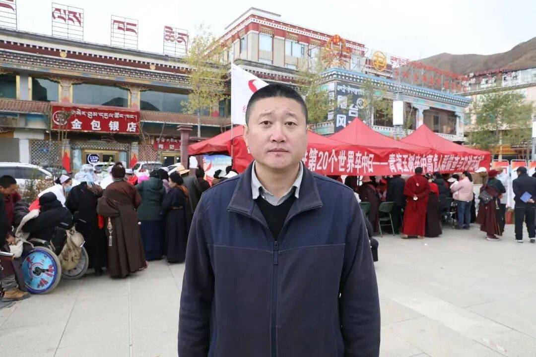 玉树州委副书记,副州长,北京青海玉树指挥部党委书记,指挥李俊杰出席