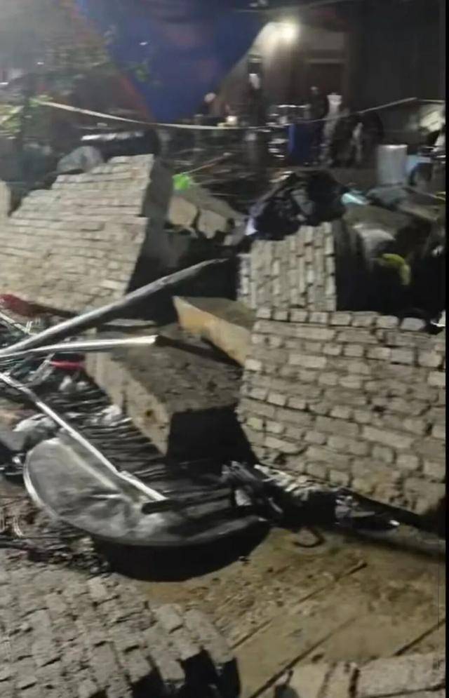 葬礼吃席围墙突然倒塌，砸死6人