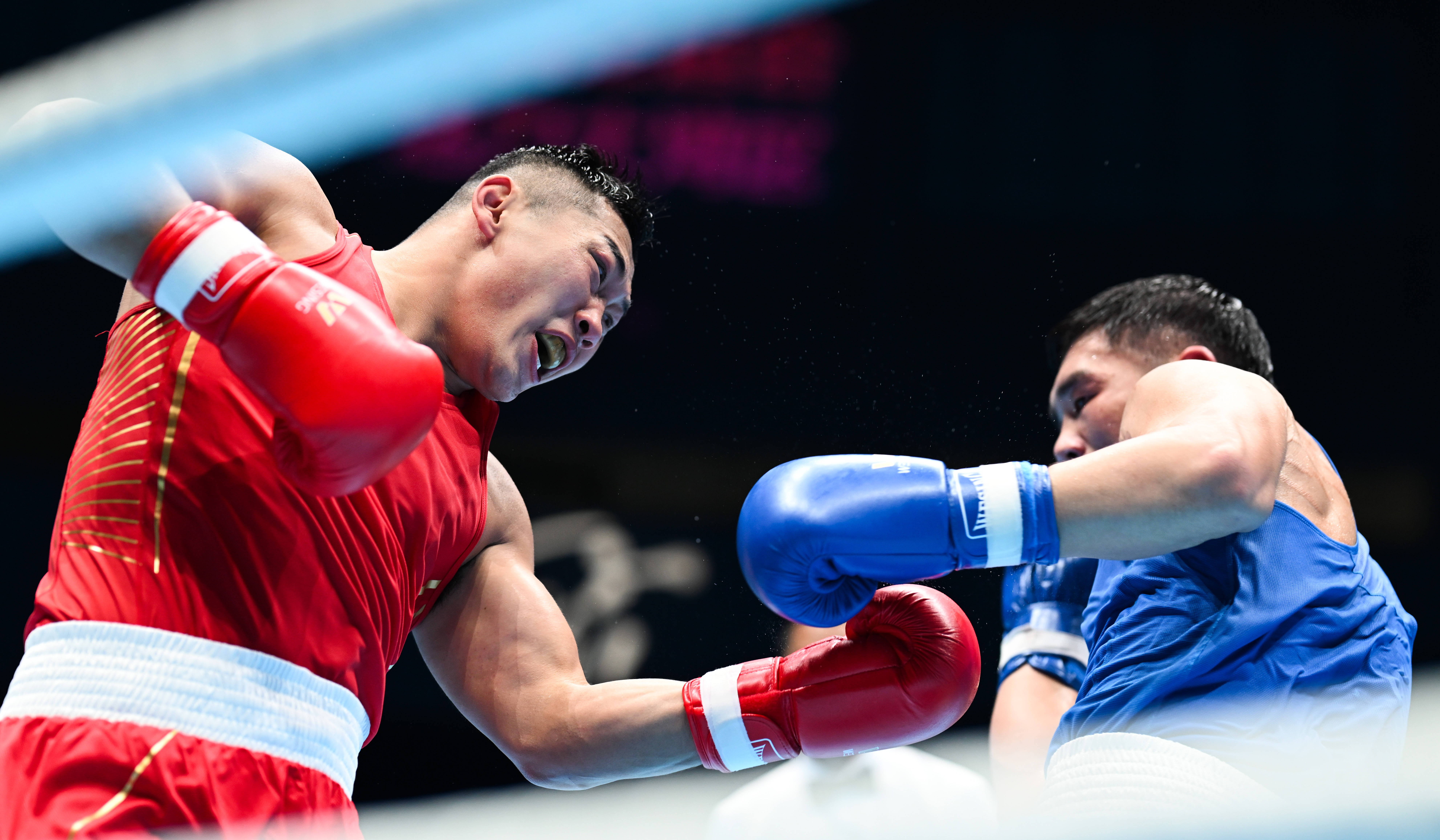 全运会 | 男子拳击92公斤级八分之一决赛:张继磊晋级