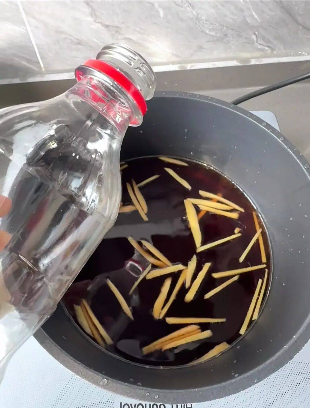 自从姜丝可乐在互联网上以黑暗料理火出圈湖北的御寒魔法也算被