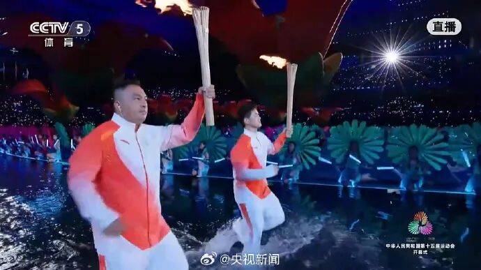 主火炬点燃！火炬手是他们！