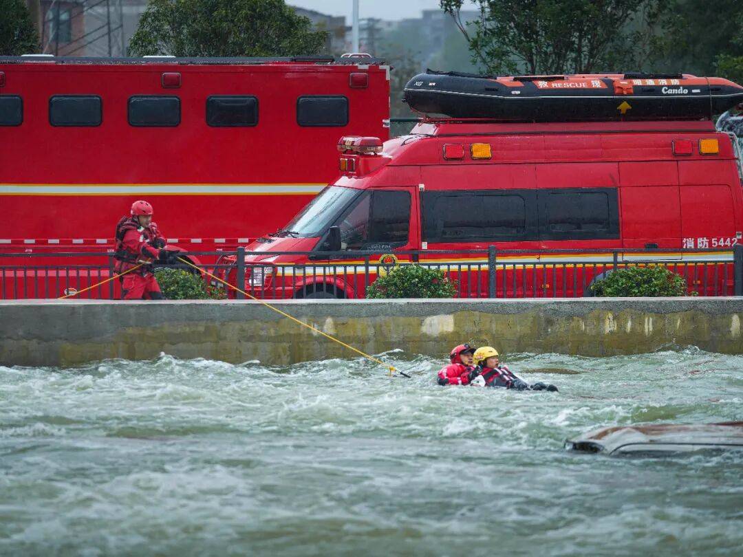 央视《新闻联播》报道云南昭通城市内涝水域救援演练