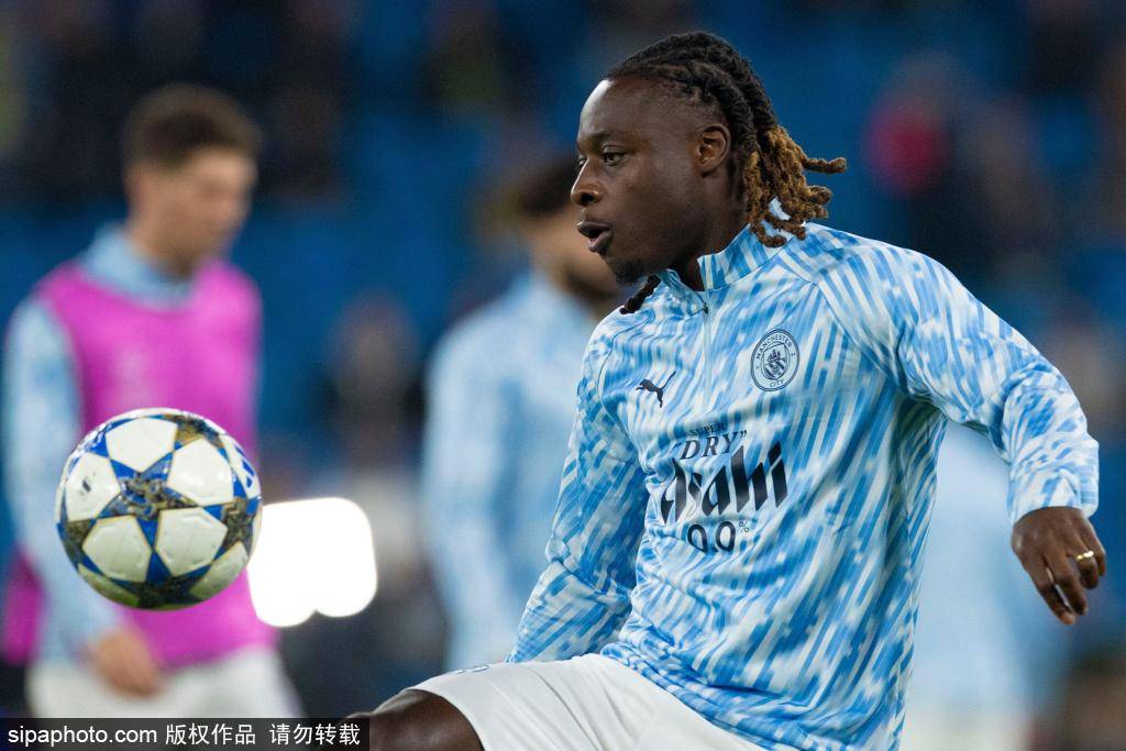 多库是今年首位英超成功过人100次的球员,领先第二名库杜斯18次_Squawka_统计_比赛