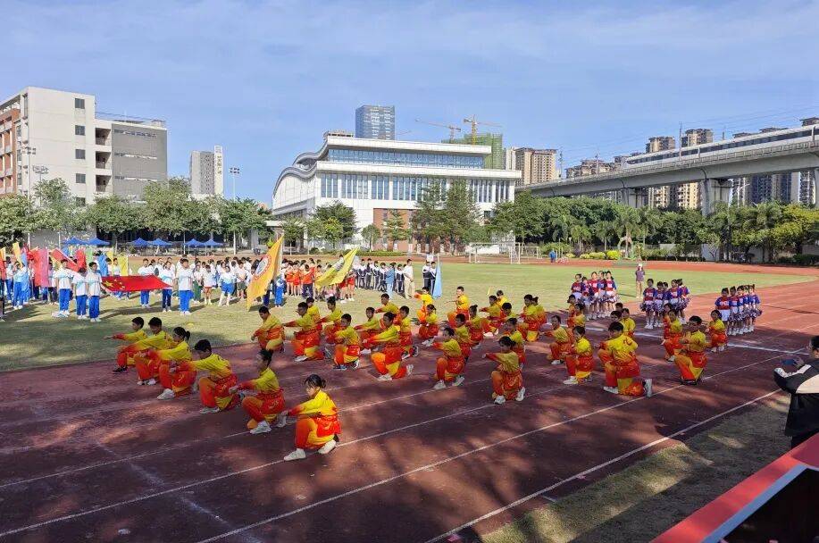 博文小学云东海学校各学校的展示方阵依次登场,每一支队伍都带着独