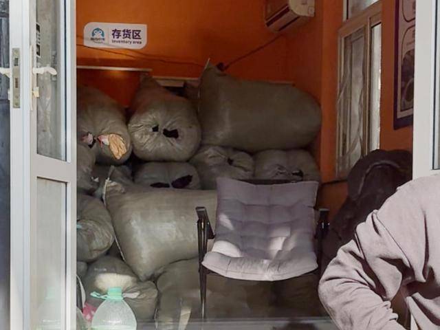 半岛调查丨小区回收箱“衣不果腹”，平台衣物盲盒“雾里看花”！旧衣回收，为何成糊涂账