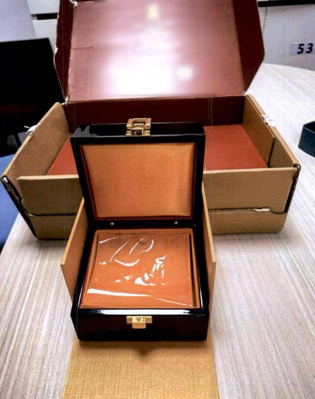 一个敢寄一个敢偷！快递包裹里价值7万元的黄金项链不翼而飞，你猜谁干的？