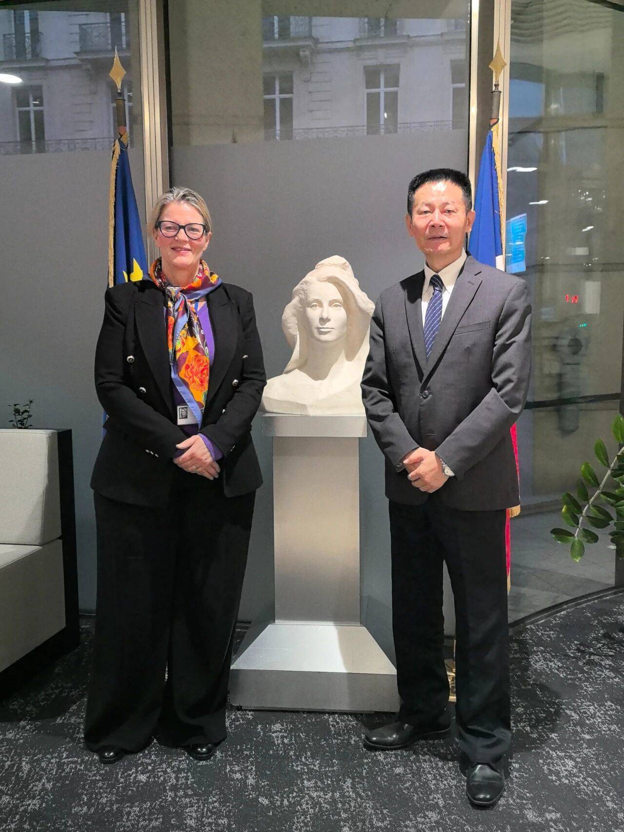 证监会主席吴清访问法国、巴西金融监管部门并与国际机构投资者代表座谈