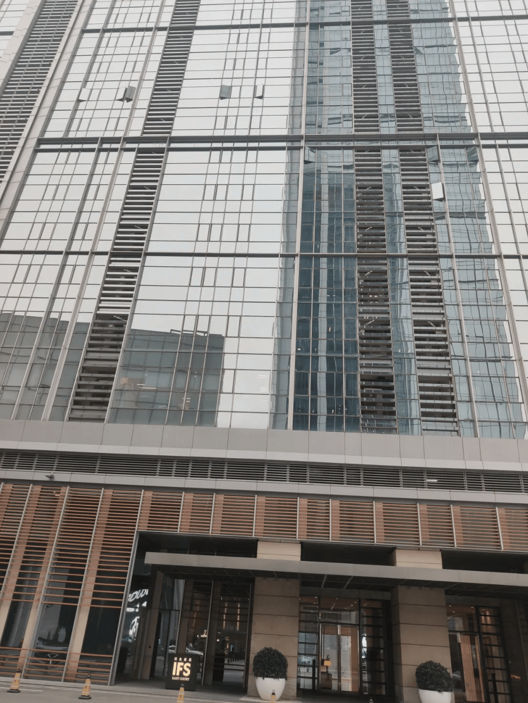 就在“爬墙熊猫”身边!18年前“地王”项目将开售千万元级豪宅,验资才能看房