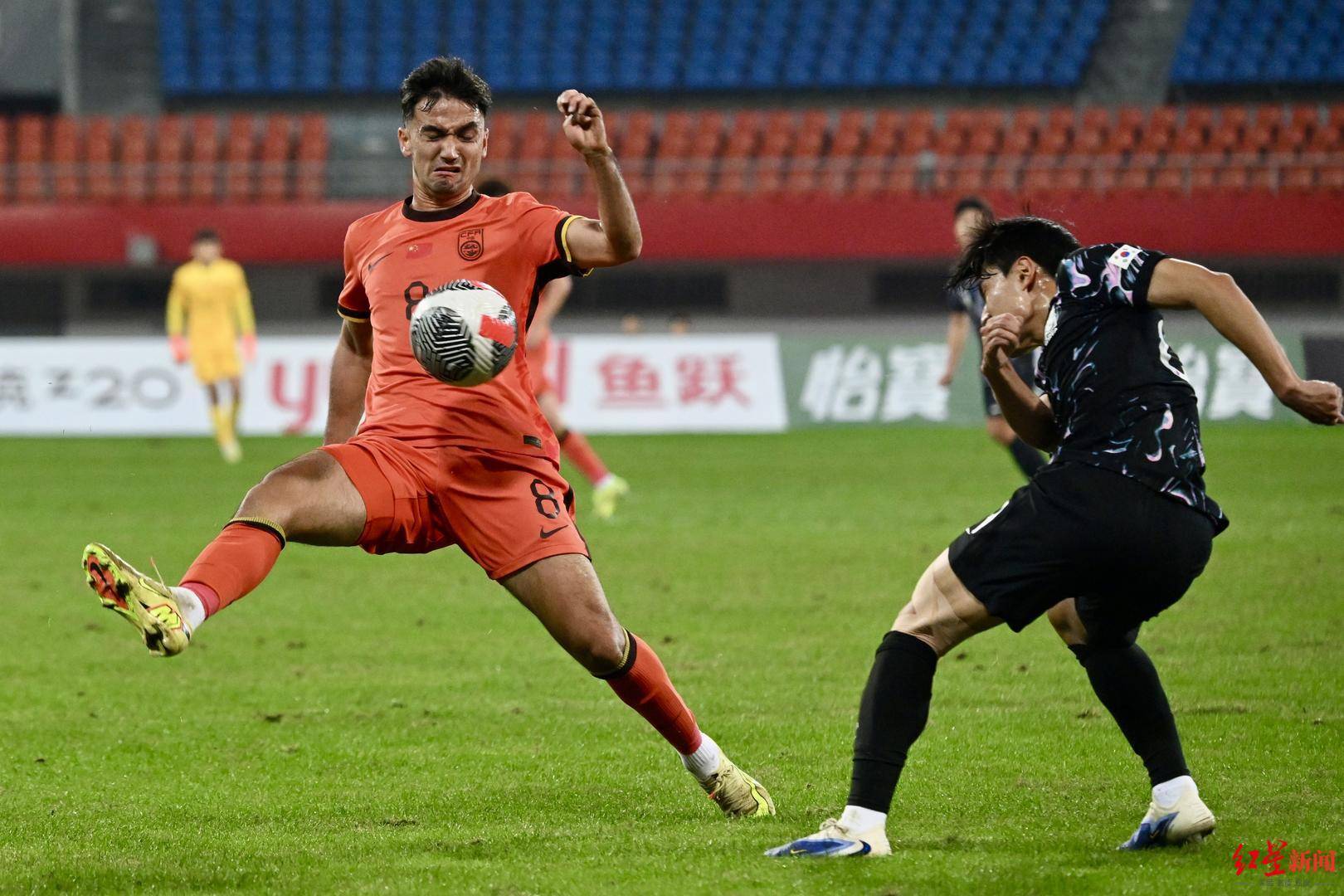 中国U22队2-0战胜韩国队!邵佳一连场督战,徐正源现身