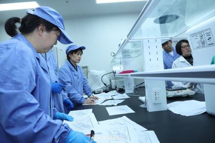 航天员带回近100斤太空特产