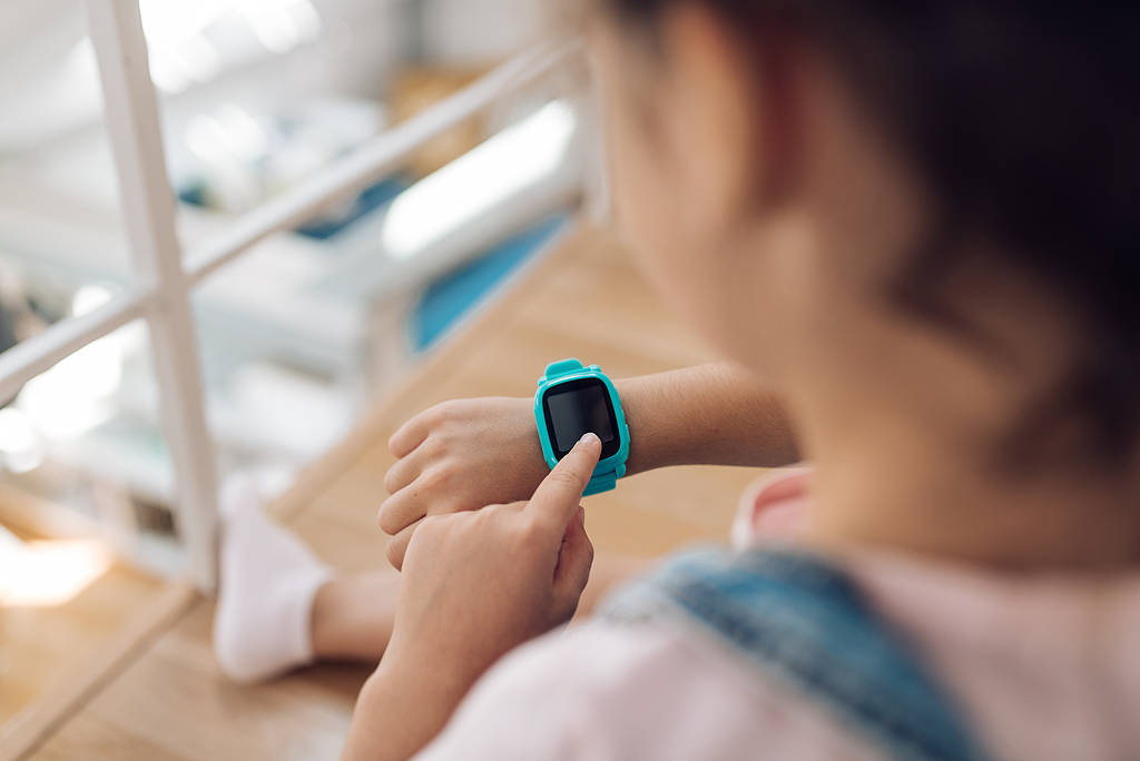 数百元买号,还有刷赞“外挂”?小天才手表里,长出隐秘生意(图5)