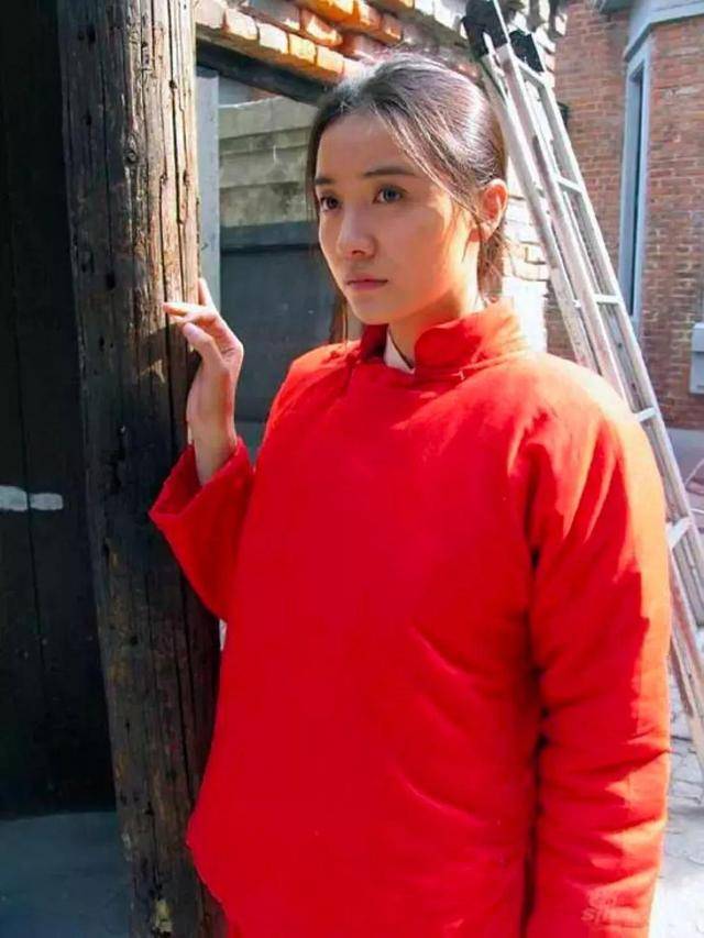 宋佳获金鸡影后遭质疑,张艺谋说出得奖原因,央媒力挺祝贺!