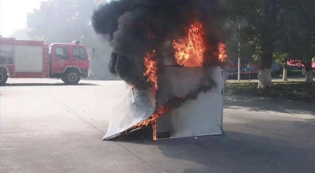 贵阳一水果店凌晨突发大火,整个店都搭进去了!小心这种建材 贵阳一水果店凌晨突发大火,整个店都搭进去了!小心这种建材