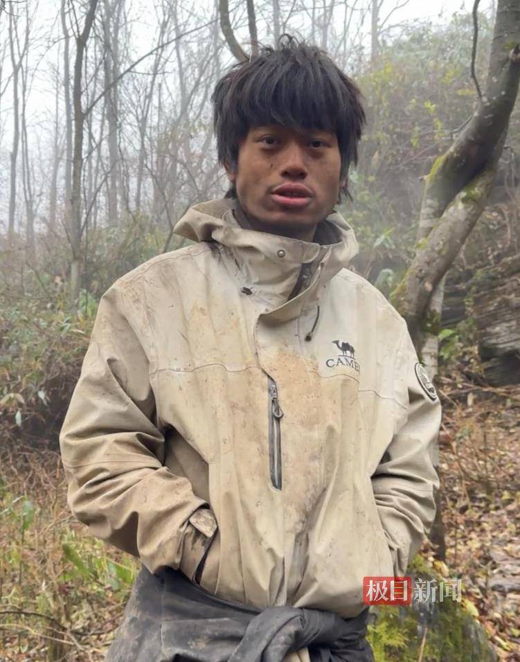 张家界七星山荒野求生比赛第40天迎来大降温,“林北”捡柴时手都冻木了,储备物资还可维持十多天