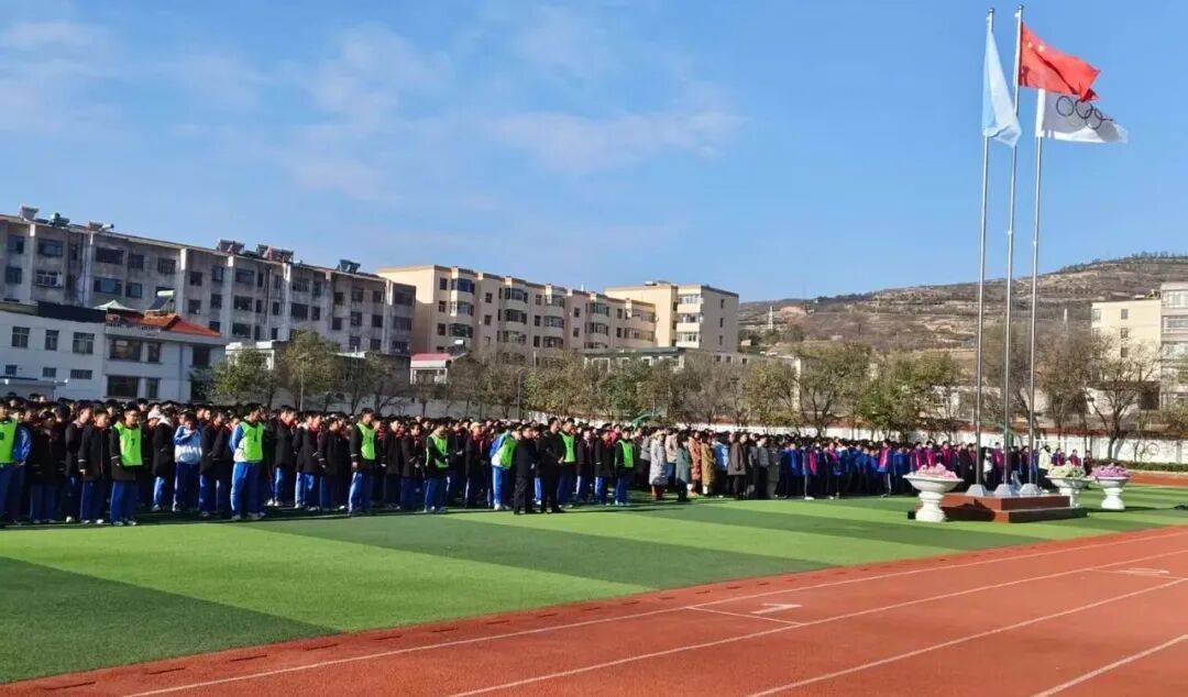 庄浪三中开展国防教育专题讲座活动