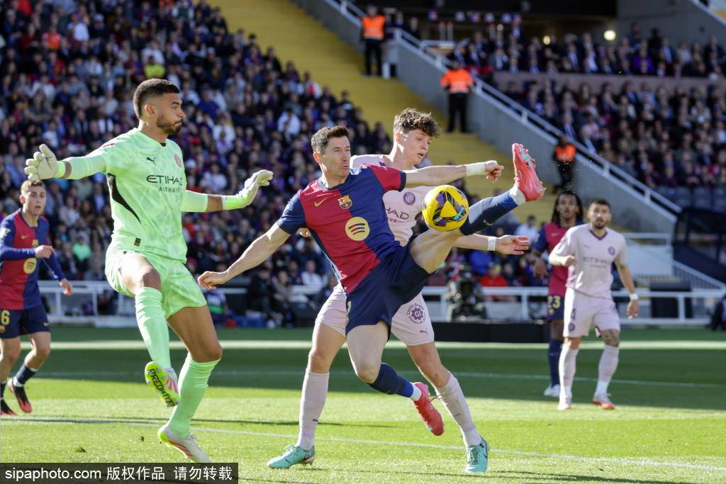 汉西·弗里克的巴萨：从巅峰到低谷，一年间的巨变