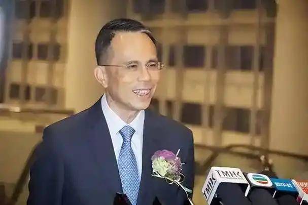 2909亿身家有何用？97岁的李嘉诚无力回天，两个60岁儿子已成心病