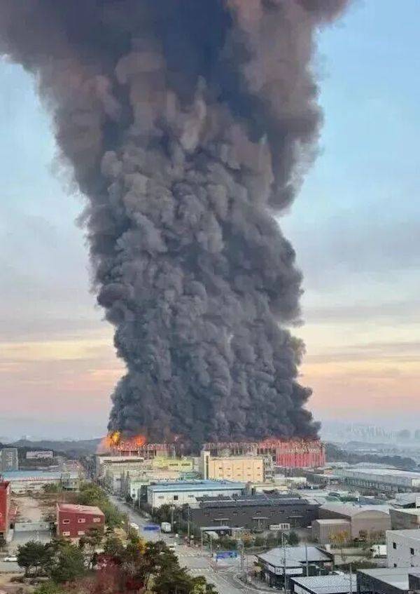 第1现场｜亚洲规模最大时尚物流中心火灾烧了60小时