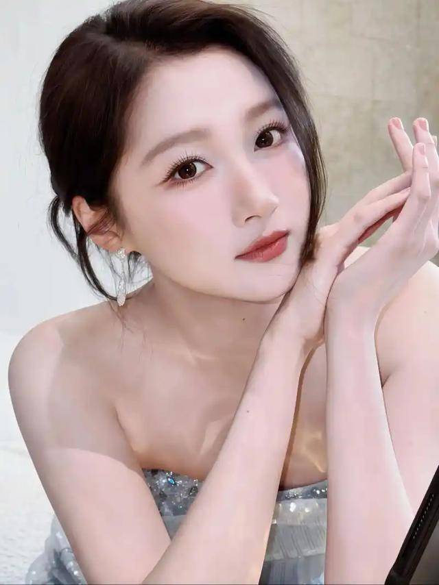 分手传闻7月后,鹿晗晒千万豪宅内景,意外暴露关晓彤避嫌原因