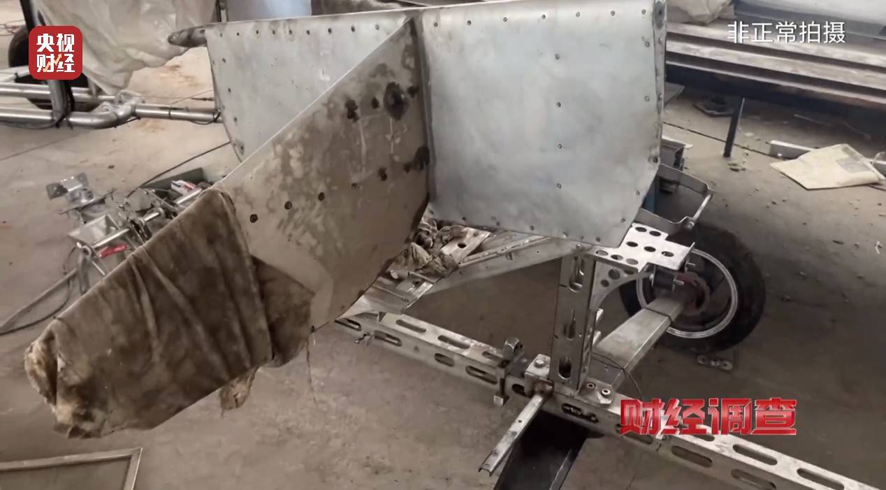 面条厂里“搓飞机”,三无产品亟待监管,总台《财经调查》曝光→ 面条厂里“搓飞机”,三无产品亟待监管,总台《财经调查》曝光→