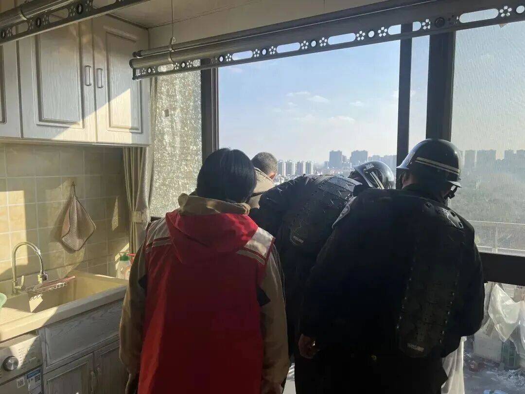 同一栋楼5户人家离奇失火！“元凶”竟从天而降……