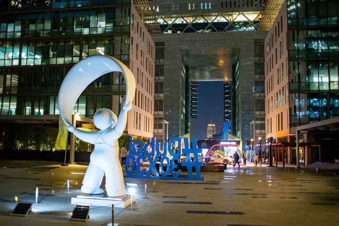 图片[8]-迪拜国际金融中心变身露天艺术画廊，50余件雕塑亮相 -华闻时空