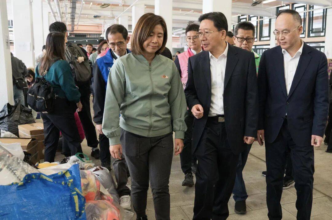 周霁、农融探望慰问火灾伤者和受影响居民_搜狐网