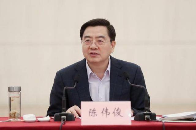 中纪委周末“打虎”，副部级陈伟俊被查，曾是浙江最年轻副省长