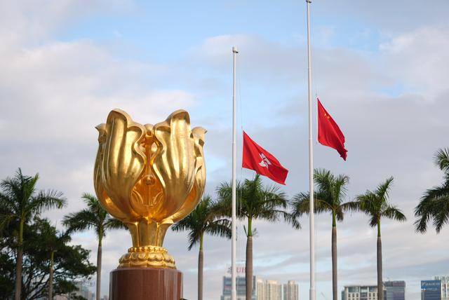 图片[2]-为逝者志哀，为生者加油——香港全城悼念火灾遇难者 -华闻时空