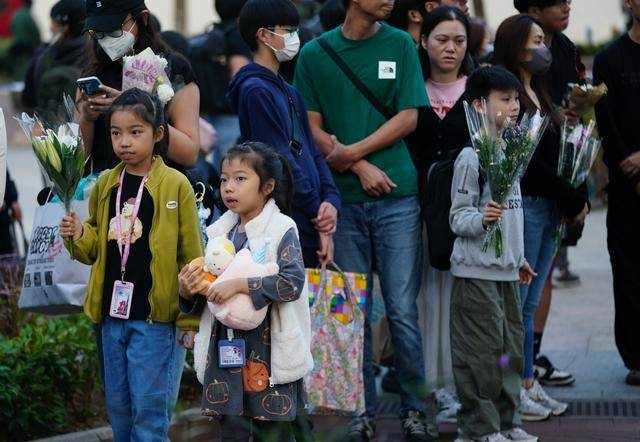 图片[3]-为逝者志哀，为生者加油——香港全城悼念火灾遇难者 -华闻时空