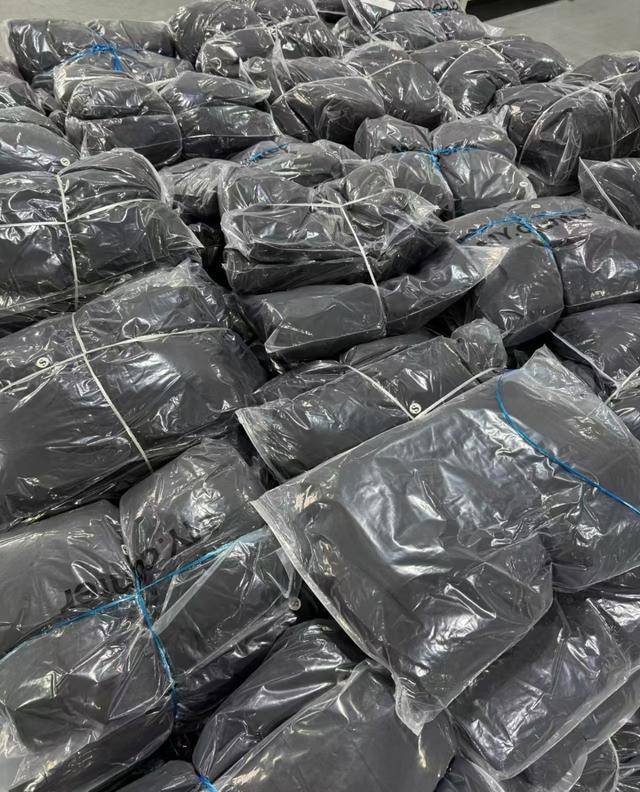 河南遇上最热11月，羽绒服卖不动？银基老板：“排骨款”成顶流，期待寒潮到来