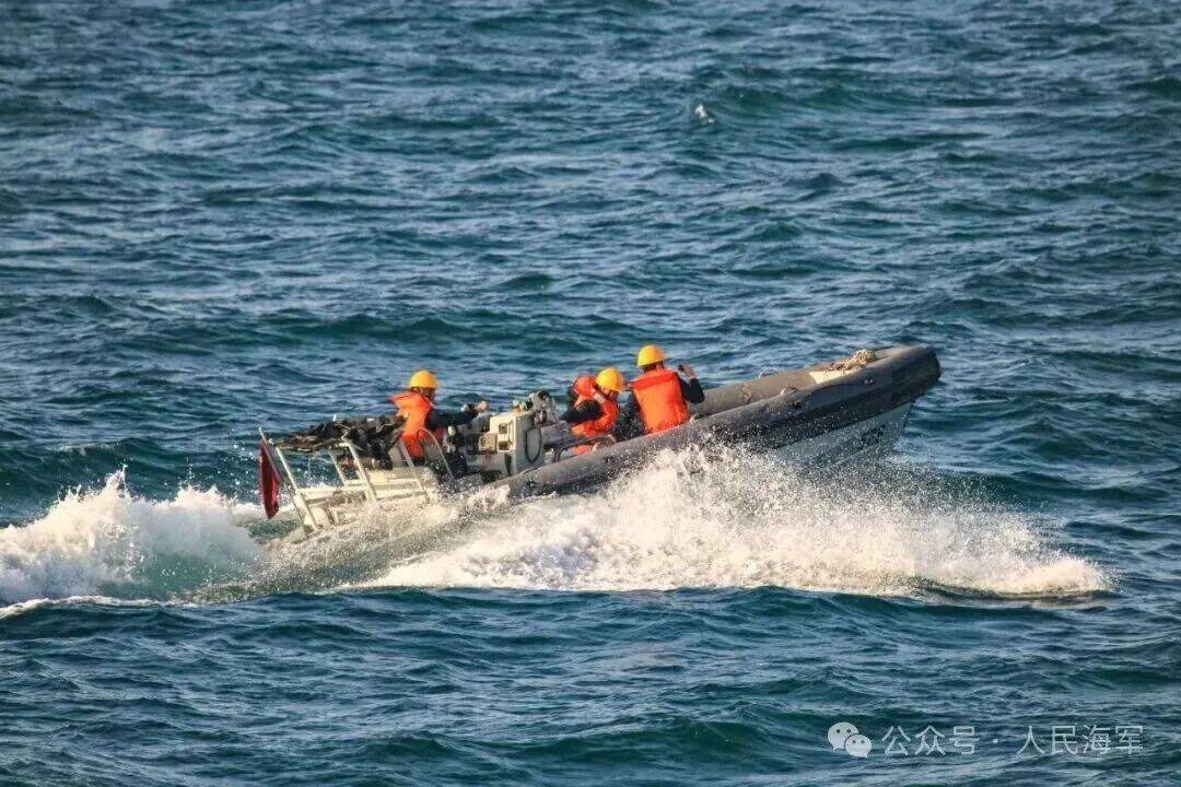 “情况危急，请求军舰援助！”