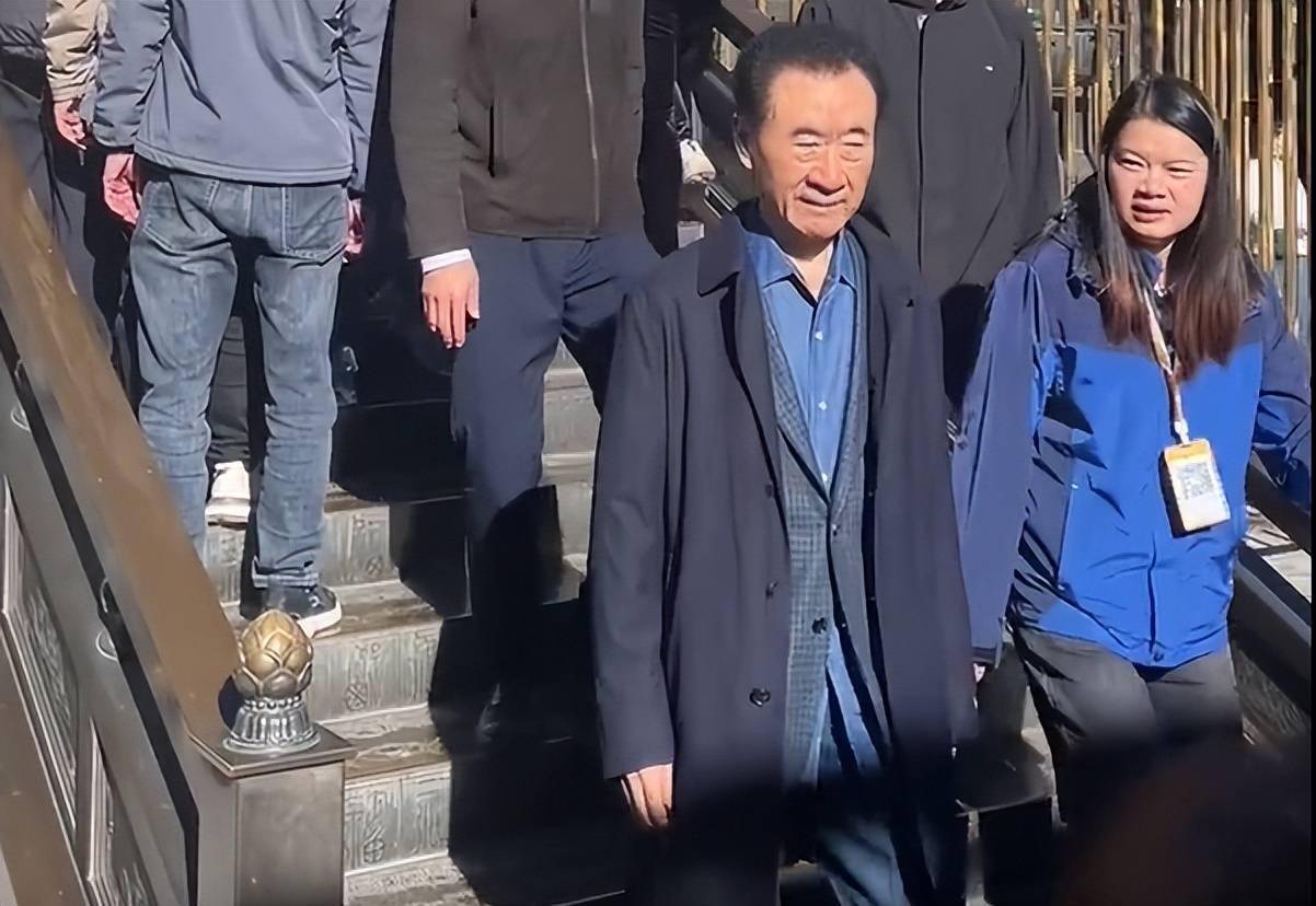 捐款70亿王健林,香港大火缺席,卖80广场还债