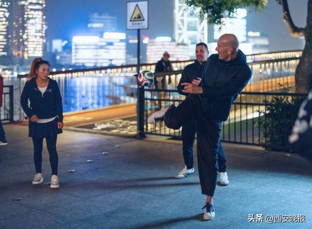 齐达内晒和樊振东打球照,足球界和乒乓球界梦幻联动,网友直呼:太帅了 齐达内晒和樊振东打球照,足球界和乒乓球界梦幻联动,网友直呼:太帅了