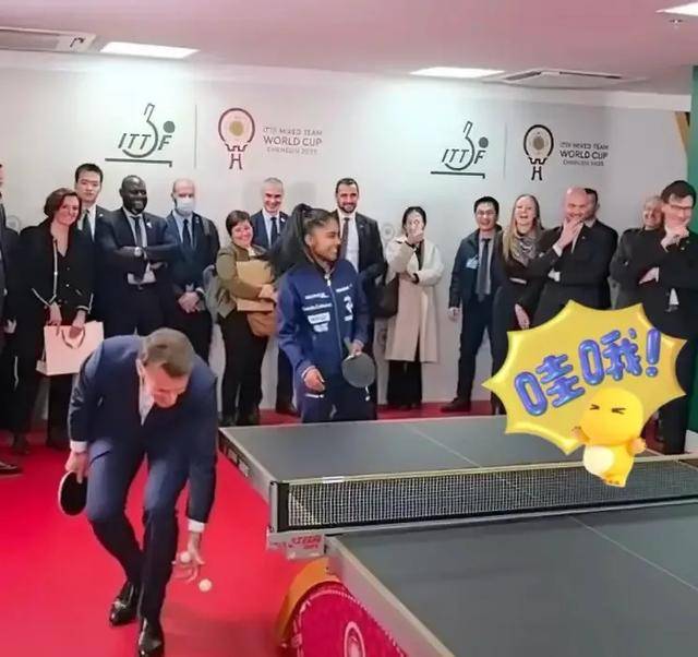 马克龙夫妇吃北京烤鸭!巩俐低调陪同有地位,穿一身黑衣气场超强