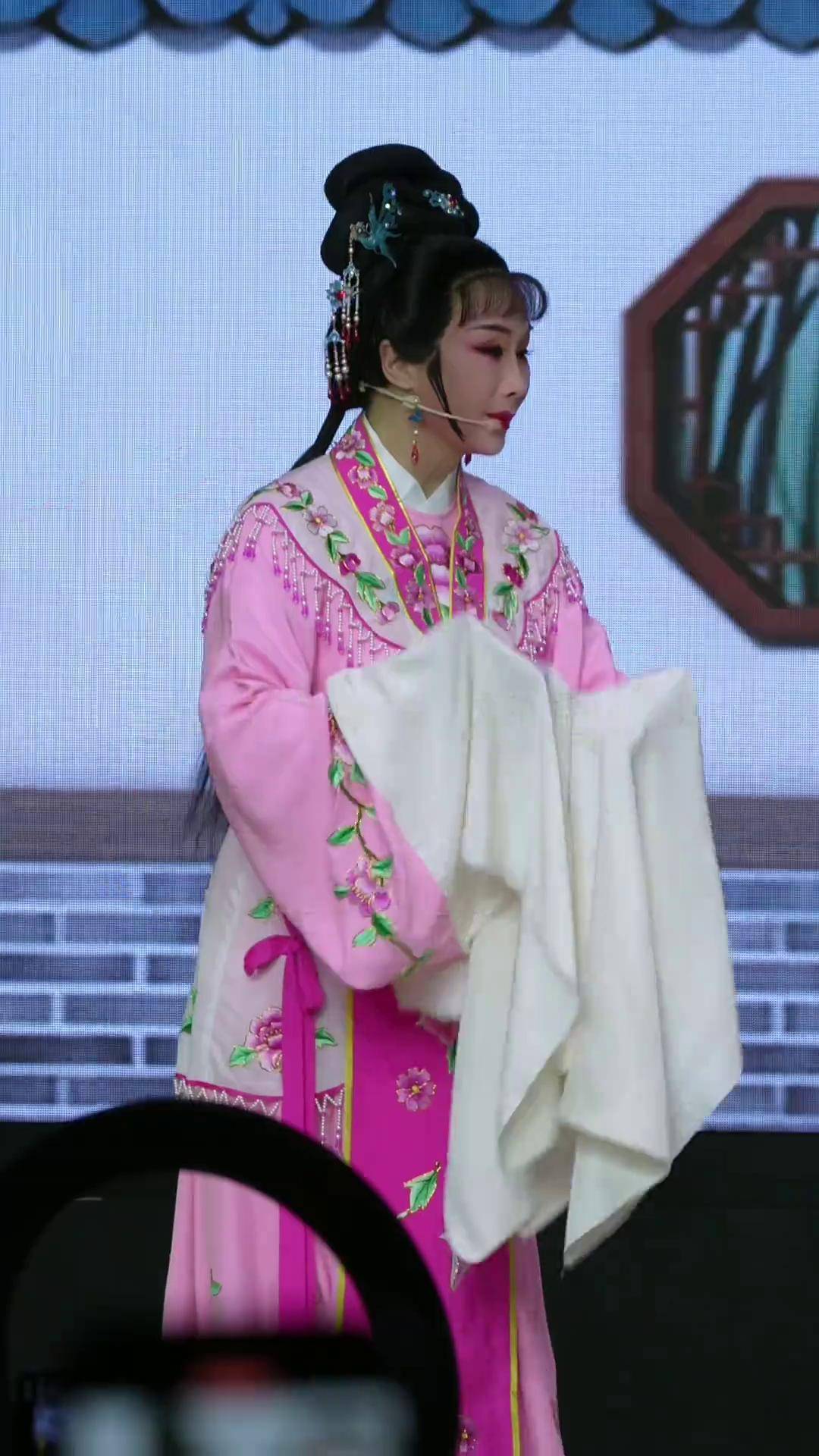 『王文波』|古典be美学 花园中的血色浪漫越剧王文波越剧戚派唱腔欣赏 经典唱段百听不厌 越剧血手印花园会 台州阿小越剧团