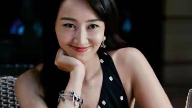 她是“最风流”女主持,曾将2个有妇之夫玩弄于股掌,如今幸福吗