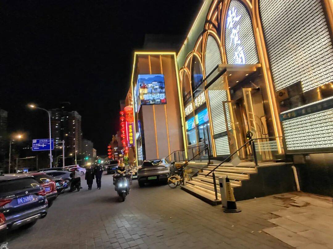 别吹了，AI眼镜没那么神