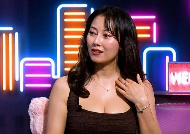 香港知名女星自曝參加商演遭非禮,被摸到敏感部位