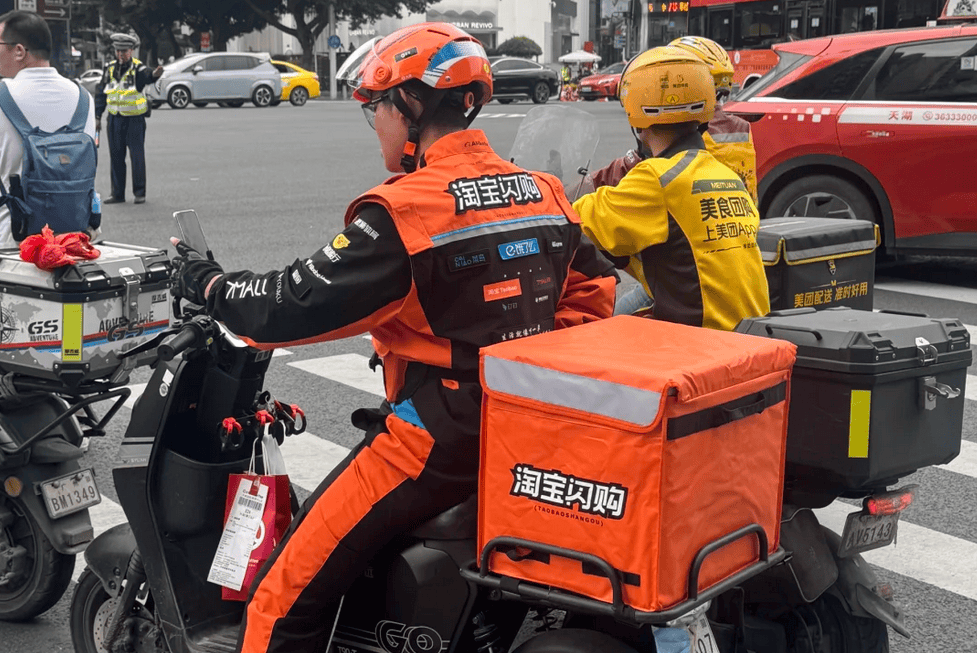 急了？苹果官宣「三小时免费闪送手机」，被网友公开群嘲