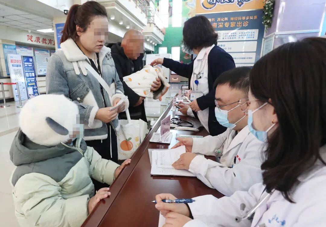 包含友谊医院帮忙挂号陪同看病儿童诊疗全程温柔哄慰，看病不害怕的词条
